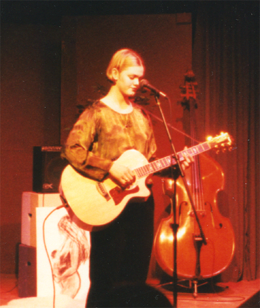 Teah - performing